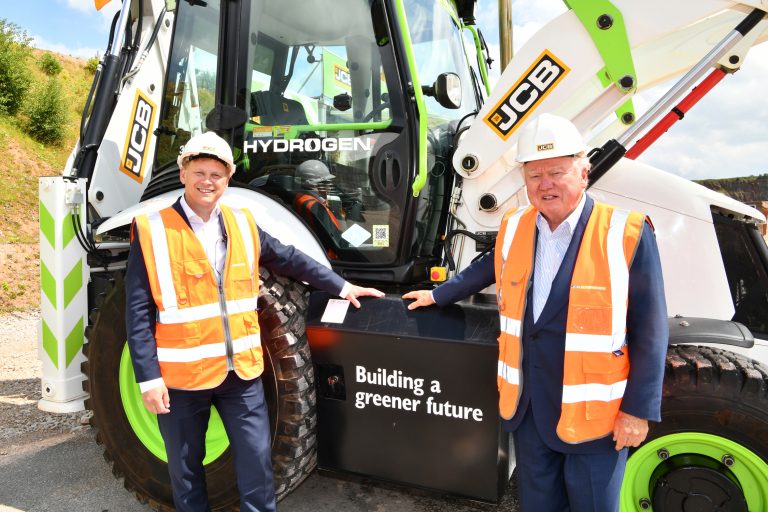 UK ENERGY MINISTER IMPRESSED WITH JCB’S HYDROGEN ENGINE DEVELOPMENT